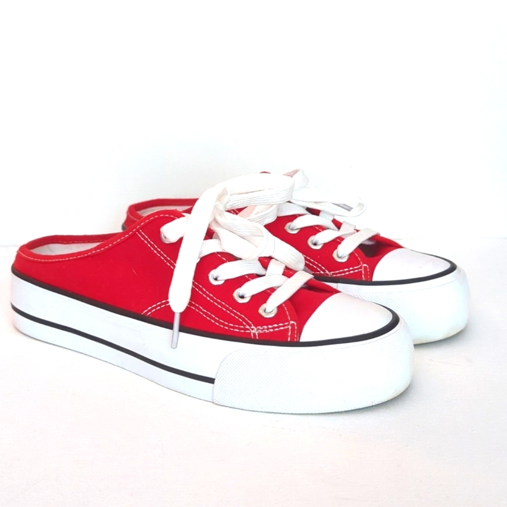 Slip on platform sneakers. Red. Size 7